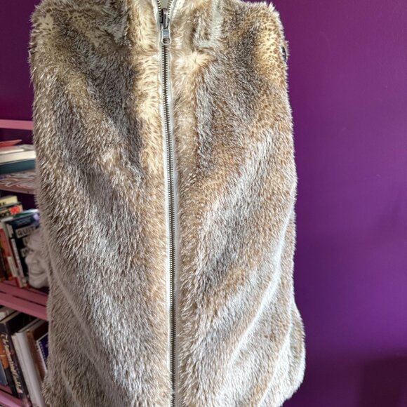 GAP Vintage Y2K Early 00's Reversible Brown and Beige Faux Fur Vest | Size M - Picture 2 of 9
